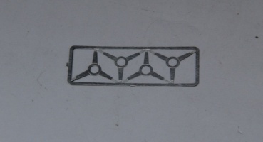 Papillons de roue Ferrari P4, 1/24e