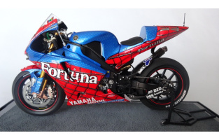mtk12-004_yamaha_yzr-m1_spiderman_003